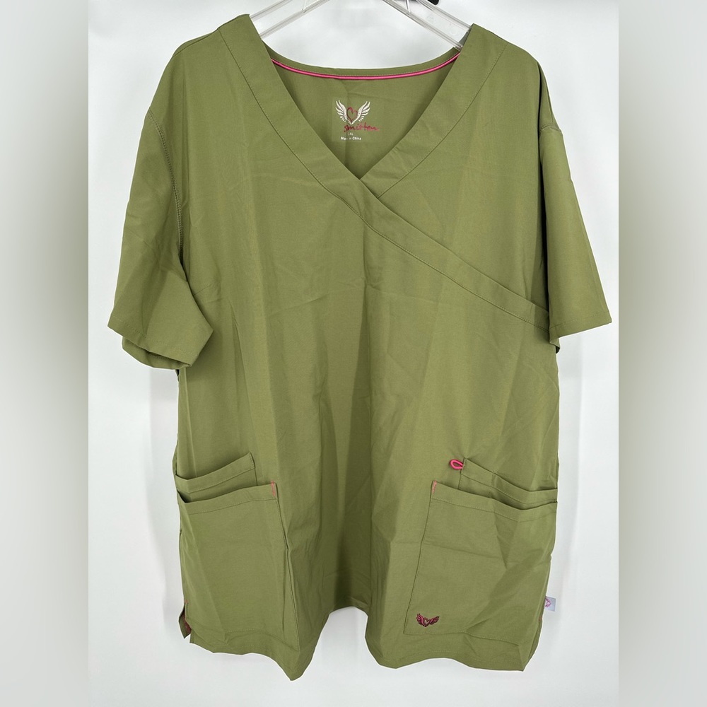 Women’s Smitten Scrub Top Size 3XL